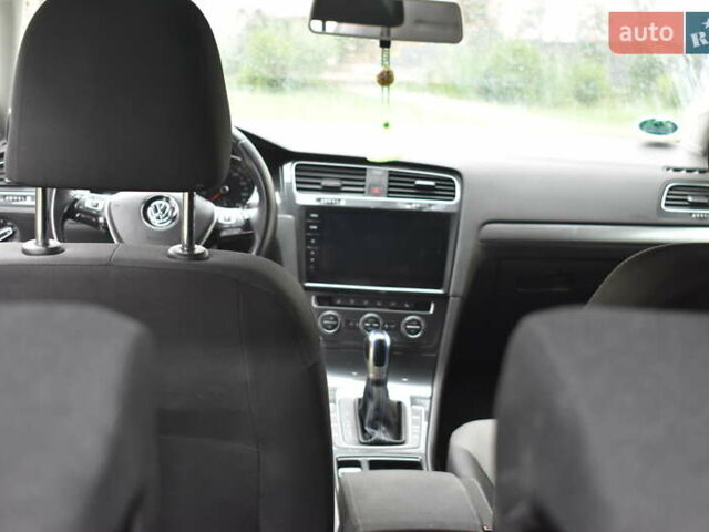 Белый Фольксваген e-Golf, объемом двигателя 0 л и пробегом 80 тыс. км за 14500 $, фото 12 на Automoto.ua