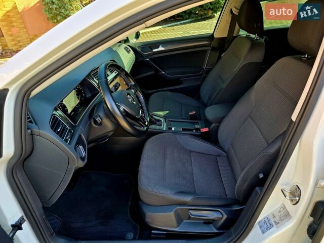 Білий Фольксваген e-Golf, об'ємом двигуна 0 л та пробігом 160 тис. км за 13850 $, фото 15 на Automoto.ua