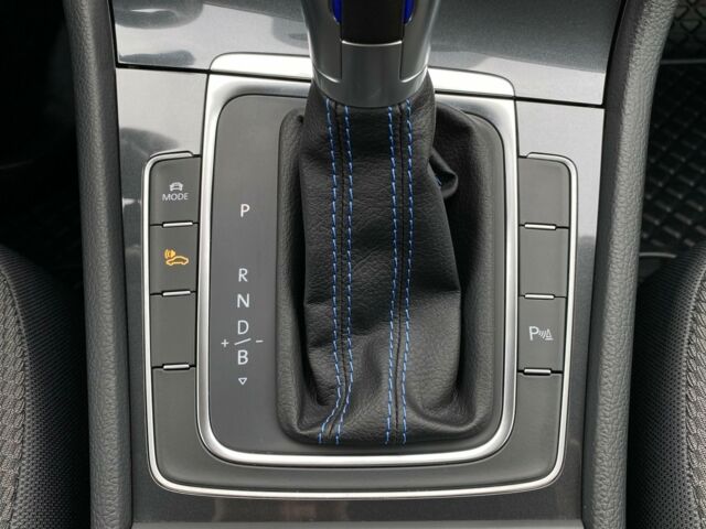 Белый Фольксваген e-Golf, объемом двигателя 0 л и пробегом 29 тыс. км за 15400 $, фото 41 на Automoto.ua