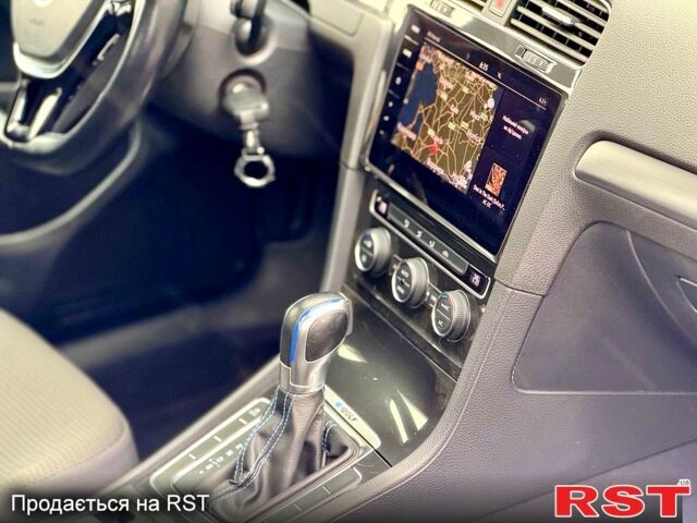 Білий Фольксваген e-Golf, об'ємом двигуна 0.14 л та пробігом 90 тис. км за 12950 $, фото 11 на Automoto.ua