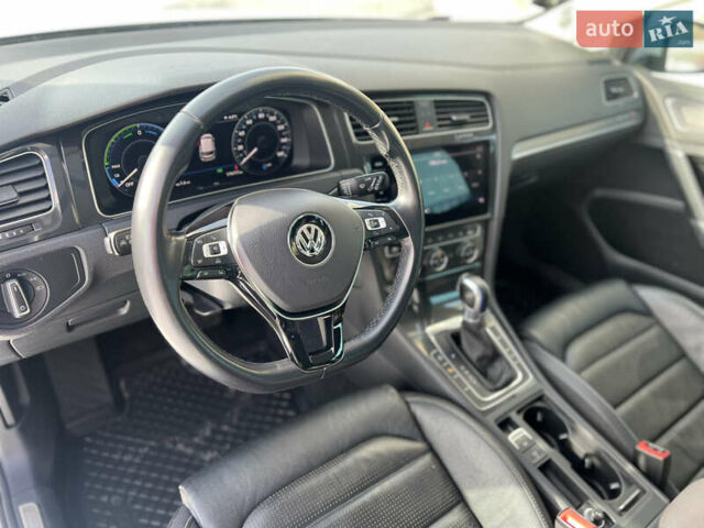 Белый Фольксваген e-Golf, объемом двигателя 0 л и пробегом 174 тыс. км за 11900 $, фото 27 на Automoto.ua