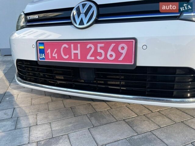 Белый Фольксваген e-Golf, объемом двигателя 0 л и пробегом 35 тыс. км за 14600 $, фото 8 на Automoto.ua