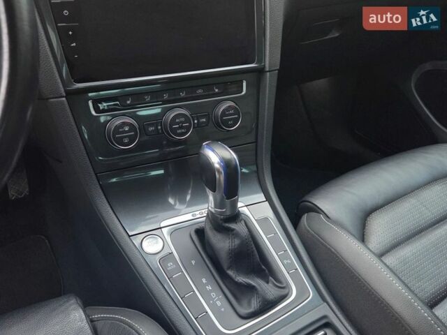 Белый Фольксваген e-Golf, объемом двигателя 0 л и пробегом 84 тыс. км за 14200 $, фото 15 на Automoto.ua