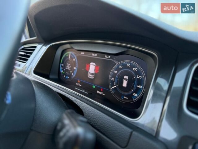 Білий Фольксваген e-Golf, об'ємом двигуна 0 л та пробігом 75 тис. км за 12600 $, фото 61 на Automoto.ua