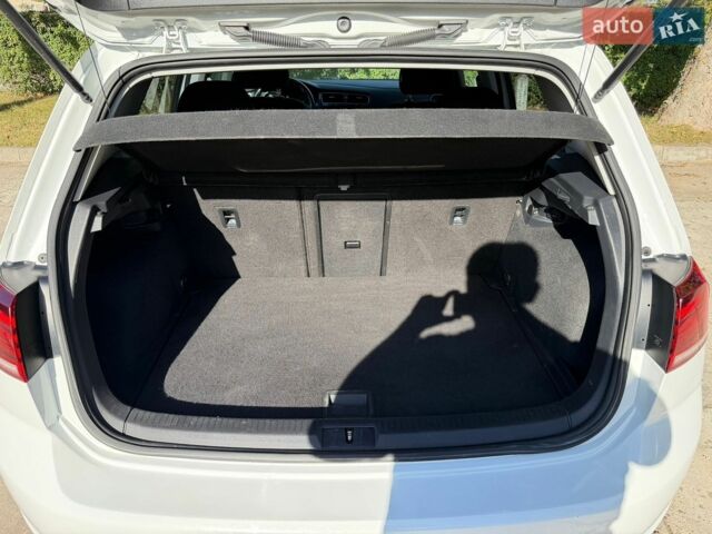 Белый Фольксваген e-Golf, объемом двигателя 0 л и пробегом 77 тыс. км за 14500 $, фото 38 на Automoto.ua