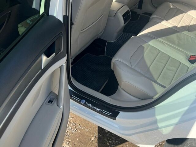 Белый Фольксваген e-Golf, объемом двигателя 0 л и пробегом 89 тыс. км за 16700 $, фото 16 на Automoto.ua