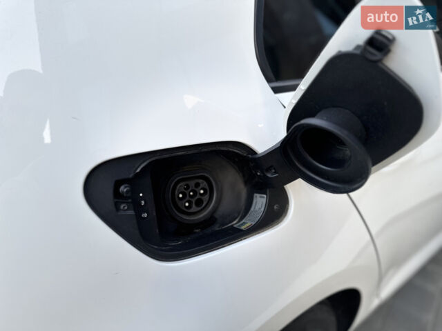 Белый Фольксваген e-Golf, объемом двигателя 0 л и пробегом 61 тыс. км за 14500 $, фото 28 на Automoto.ua