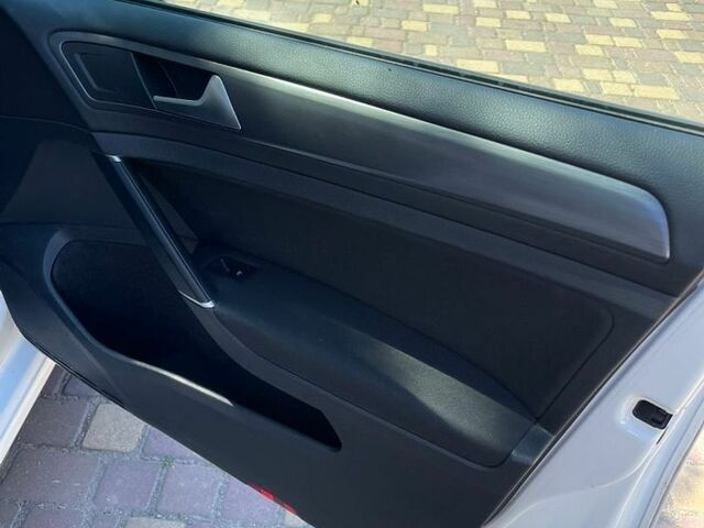 Білий Фольксваген e-Golf, об'ємом двигуна 0 л та пробігом 151 тис. км за 12800 $, фото 23 на Automoto.ua