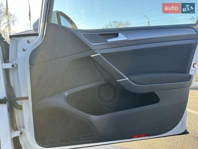 Білий Фольксваген e-Golf, об'ємом двигуна 0 л та пробігом 126 тис. км за 11900 $, фото 54 на Automoto.ua