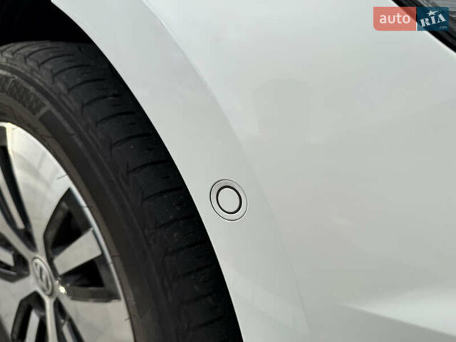 Белый Фольксваген e-Golf, объемом двигателя 0 л и пробегом 84 тыс. км за 14200 $, фото 29 на Automoto.ua