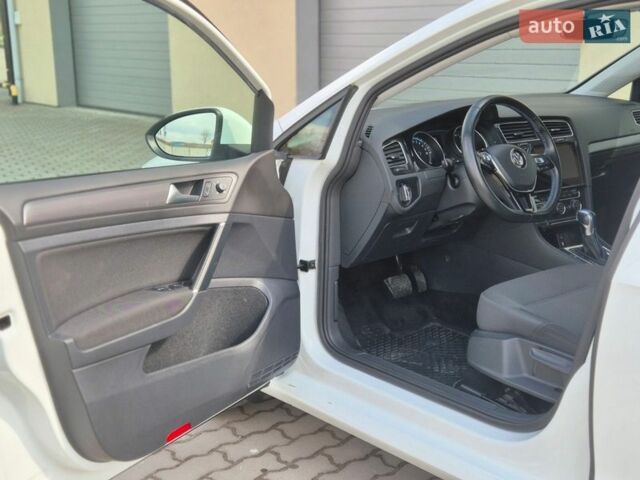 Белый Фольксваген e-Golf, объемом двигателя 0 л и пробегом 157 тыс. км за 11700 $, фото 7 на Automoto.ua