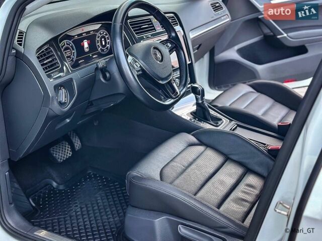 Белый Фольксваген e-Golf, объемом двигателя 0 л и пробегом 128 тыс. км за 14900 $, фото 24 на Automoto.ua