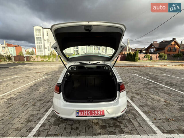 Белый Фольксваген e-Golf, объемом двигателя 0 л и пробегом 84 тыс. км за 14200 $, фото 93 на Automoto.ua