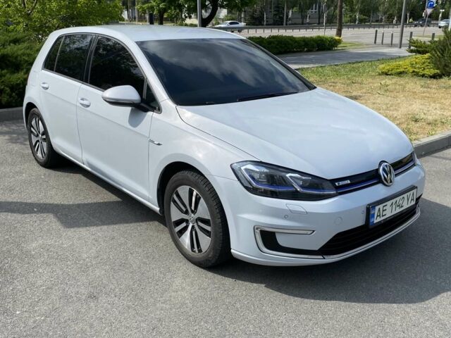 Белый Фольксваген e-Golf, объемом двигателя 0 л и пробегом 83 тыс. км за 14100 $, фото 5 на Automoto.ua