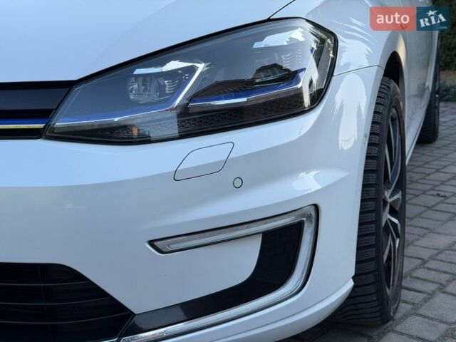 Белый Фольксваген e-Golf, объемом двигателя 0 л и пробегом 127 тыс. км за 14500 $, фото 18 на Automoto.ua
