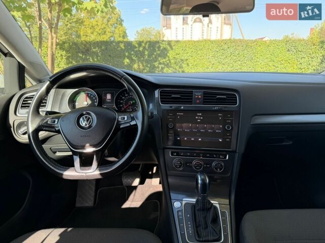 Белый Фольксваген e-Golf, объемом двигателя 0 л и пробегом 77 тыс. км за 14500 $, фото 37 на Automoto.ua