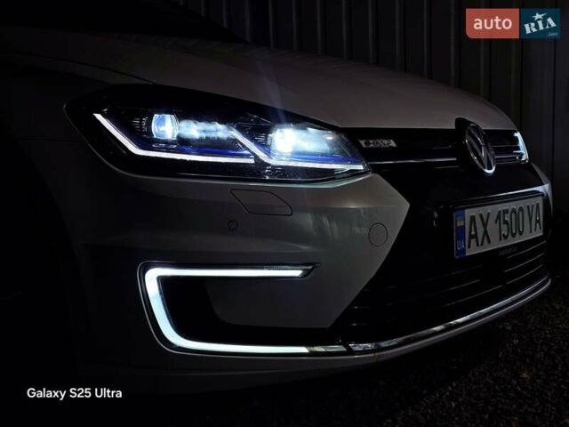 Білий Фольксваген e-Golf, об'ємом двигуна 0 л та пробігом 112 тис. км за 15950 $, фото 76 на Automoto.ua