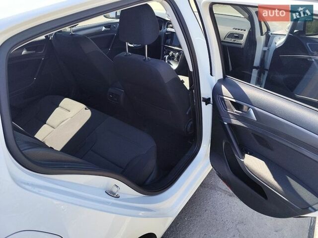 Белый Фольксваген e-Golf, объемом двигателя 0 л и пробегом 92 тыс. км за 14400 $, фото 23 на Automoto.ua