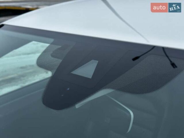 Белый Фольксваген e-Golf, объемом двигателя 0 л и пробегом 183 тыс. км за 12399 $, фото 17 на Automoto.ua