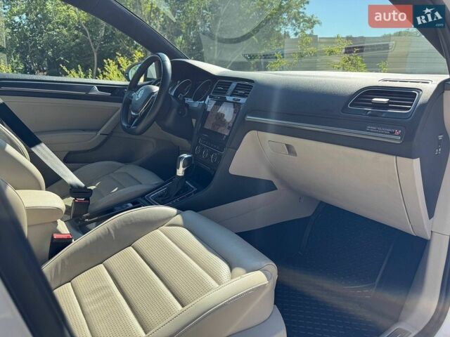 Білий Фольксваген e-Golf, об'ємом двигуна 0 л та пробігом 77 тис. км за 13300 $, фото 2 на Automoto.ua