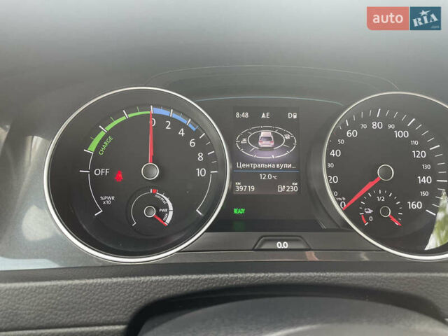 Білий Фольксваген e-Golf, об'ємом двигуна 0 л та пробігом 35 тис. км за 15900 $, фото 8 на Automoto.ua