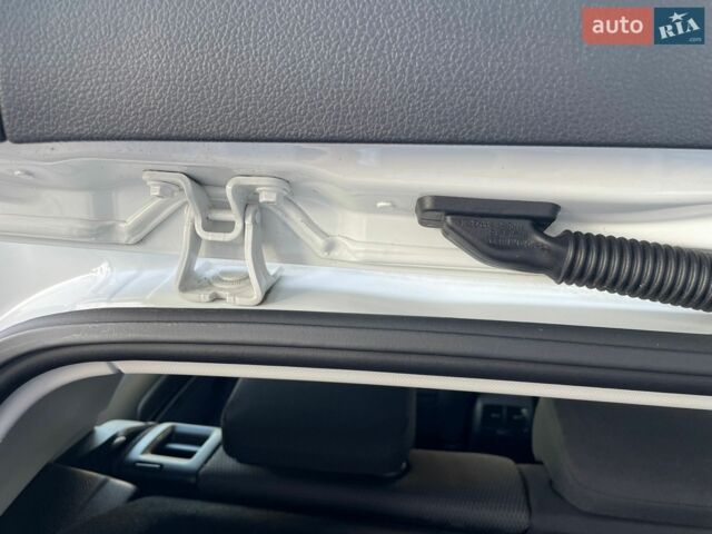 Белый Фольксваген e-Golf, объемом двигателя 0 л и пробегом 35 тыс. км за 14600 $, фото 57 на Automoto.ua