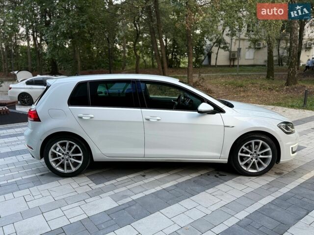 Білий Фольксваген e-Golf, об'ємом двигуна 0 л та пробігом 103 тис. км за 13999 $, фото 10 на Automoto.ua