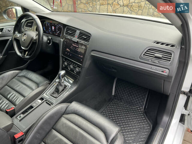 Белый Фольксваген e-Golf, объемом двигателя 0 л и пробегом 137 тыс. км за 12999 $, фото 30 на Automoto.ua