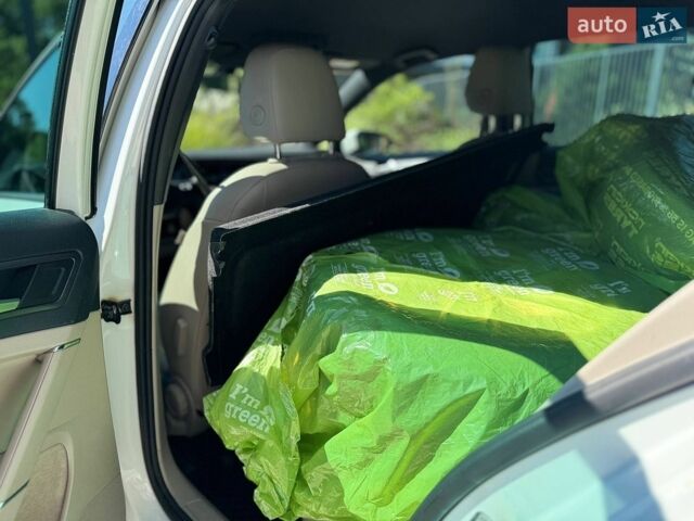Білий Фольксваген e-Golf, об'ємом двигуна 0 л та пробігом 77 тис. км за 13300 $, фото 14 на Automoto.ua