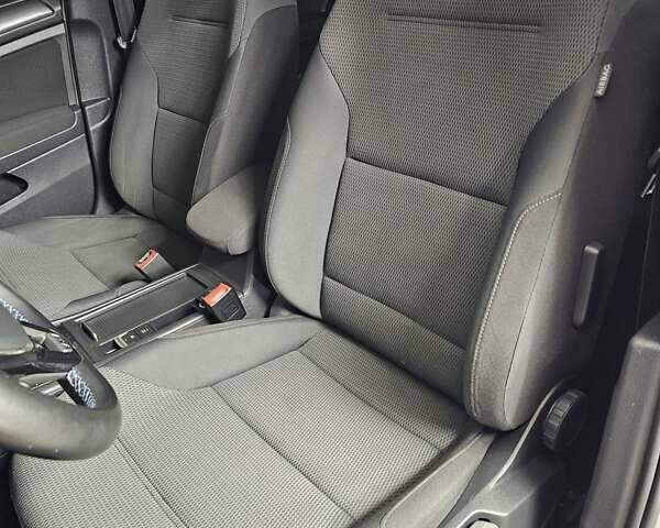 Білий Фольксваген e-Golf, об'ємом двигуна 0 л та пробігом 112 тис. км за 15950 $, фото 35 на Automoto.ua