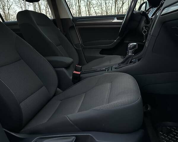 Белый Фольксваген e-Golf, объемом двигателя 0 л и пробегом 127 тыс. км за 11599 $, фото 31 на Automoto.ua