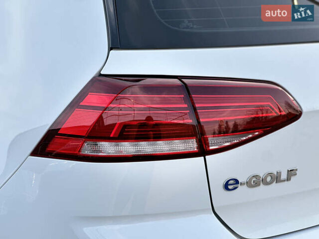 Белый Фольксваген e-Golf, объемом двигателя 0 л и пробегом 61 тыс. км за 14500 $, фото 5 на Automoto.ua