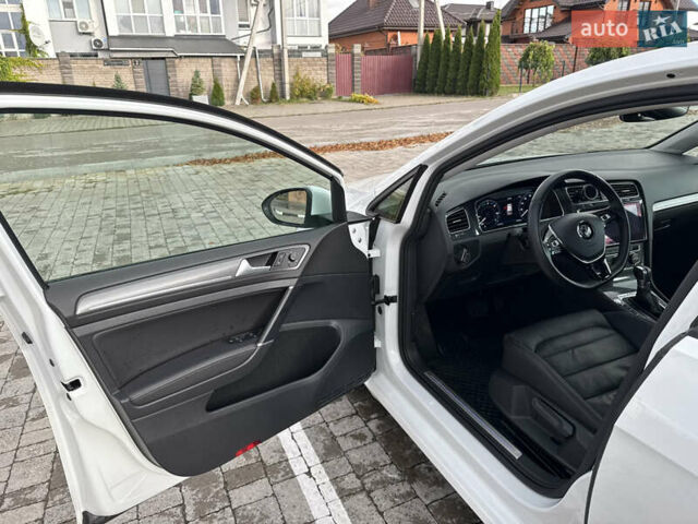 Белый Фольксваген e-Golf, объемом двигателя 0 л и пробегом 84 тыс. км за 14200 $, фото 35 на Automoto.ua