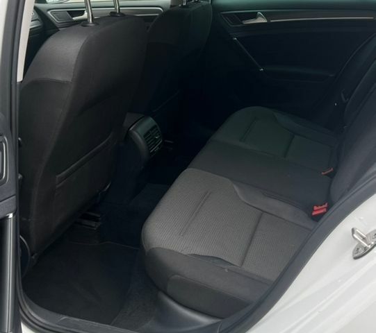 Белый Фольксваген e-Golf, объемом двигателя 0 л и пробегом 182 тыс. км за 13000 $, фото 6 на Automoto.ua
