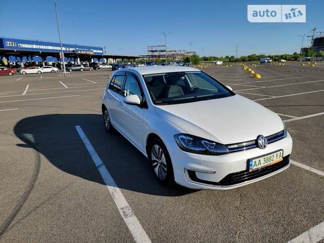 Белый Фольксваген e-Golf, объемом двигателя 0 л и пробегом 89 тыс. км за 15300 $, фото 4 на Automoto.ua