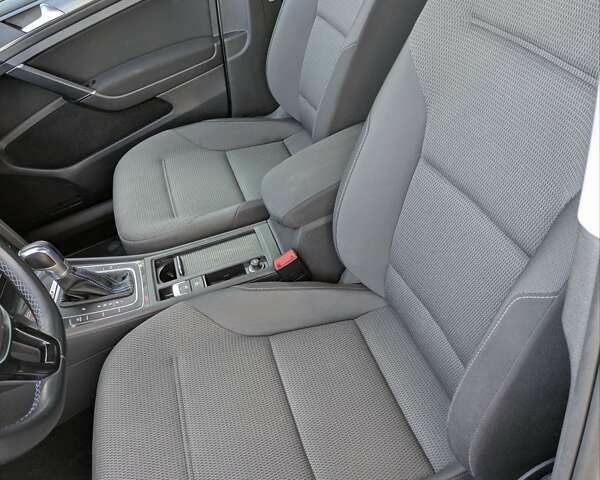 Белый Фольксваген e-Golf, объемом двигателя 0 л и пробегом 82 тыс. км за 13990 $, фото 13 на Automoto.ua