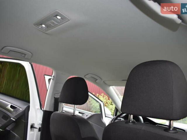 Белый Фольксваген e-Golf, объемом двигателя 0 л и пробегом 80 тыс. км за 14500 $, фото 16 на Automoto.ua