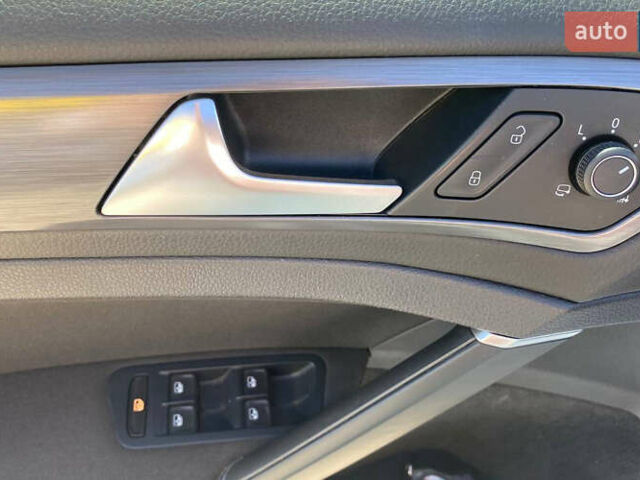 Белый Фольксваген e-Golf, объемом двигателя 0 л и пробегом 127 тыс. км за 15700 $, фото 9 на Automoto.ua