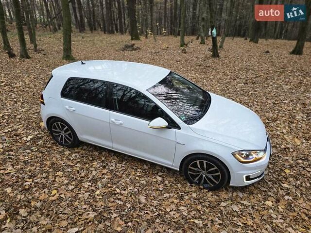 Белый Фольксваген e-Golf, объемом двигателя 0 л и пробегом 81 тыс. км за 14950 $, фото 5 на Automoto.ua