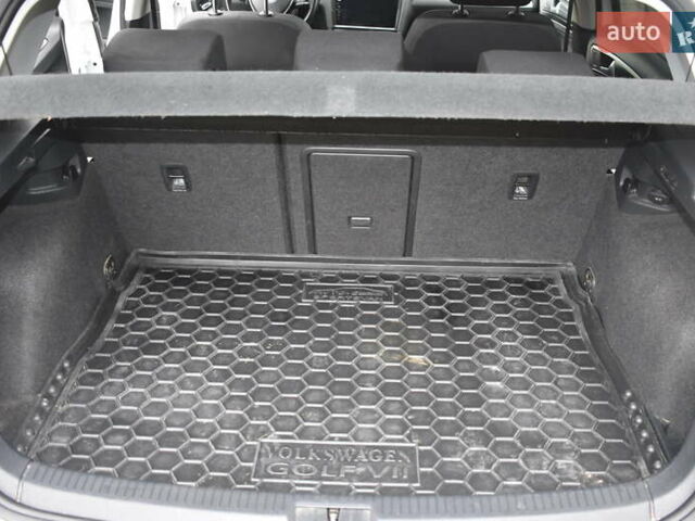 Белый Фольксваген e-Golf, объемом двигателя 0 л и пробегом 80 тыс. км за 14500 $, фото 10 на Automoto.ua