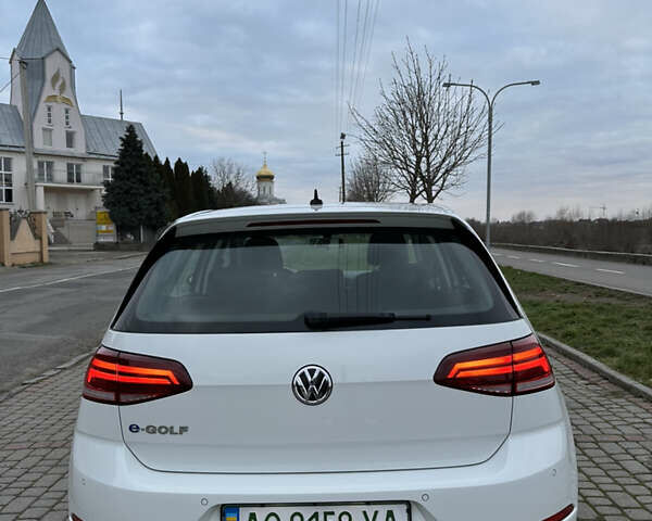 Белый Фольксваген e-Golf, объемом двигателя 0 л и пробегом 15 тыс. км за 23000 $, фото 14 на Automoto.ua