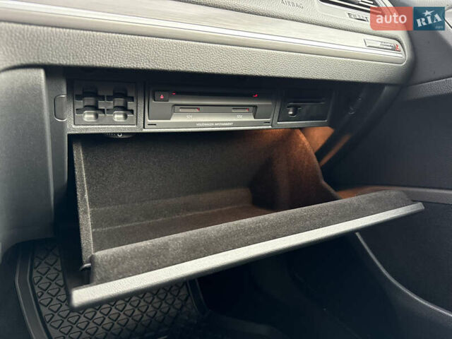 Белый Фольксваген e-Golf, объемом двигателя 0 л и пробегом 84 тыс. км за 14200 $, фото 85 на Automoto.ua