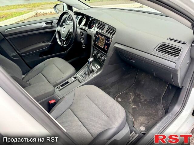 Білий Фольксваген e-Golf, об'ємом двигуна 0.14 л та пробігом 90 тис. км за 12950 $, фото 9 на Automoto.ua