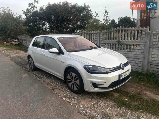 Белый Фольксваген e-Golf, объемом двигателя 0 л и пробегом 130 тыс. км за 12800 $, фото 1 на Automoto.ua