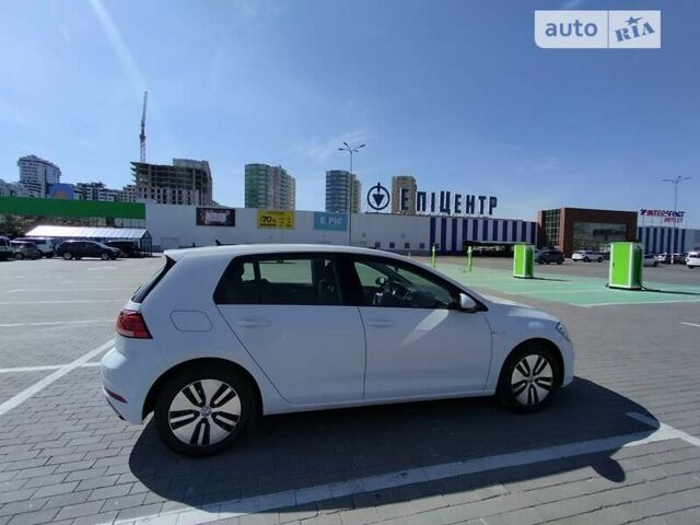 Белый Фольксваген e-Golf, объемом двигателя 0 л и пробегом 30 тыс. км за 17700 $, фото 5 на Automoto.ua