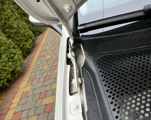 Белый Фольксваген e-Golf, объемом двигателя 0 л и пробегом 137 тыс. км за 12999 $, фото 36 на Automoto.ua