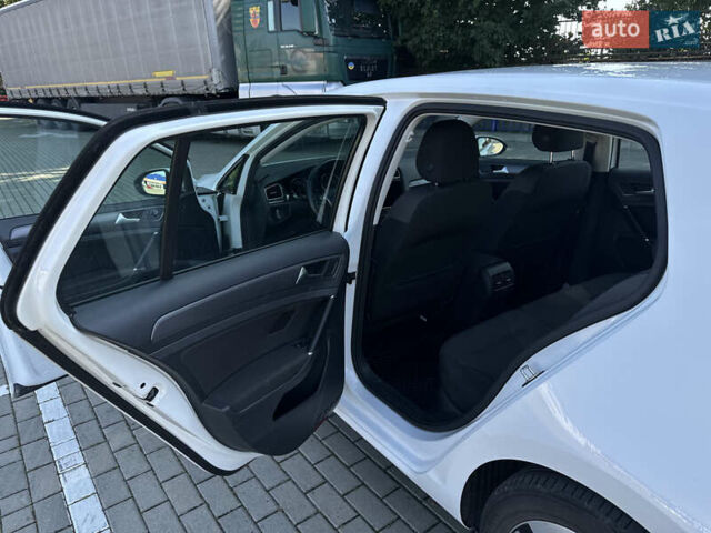 Белый Фольксваген e-Golf, объемом двигателя 0 л и пробегом 177 тыс. км за 10800 $, фото 13 на Automoto.ua