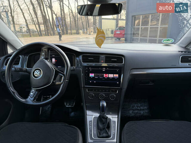 Белый Фольксваген e-Golf, объемом двигателя 0 л и пробегом 96 тыс. км за 15500 $, фото 15 на Automoto.ua