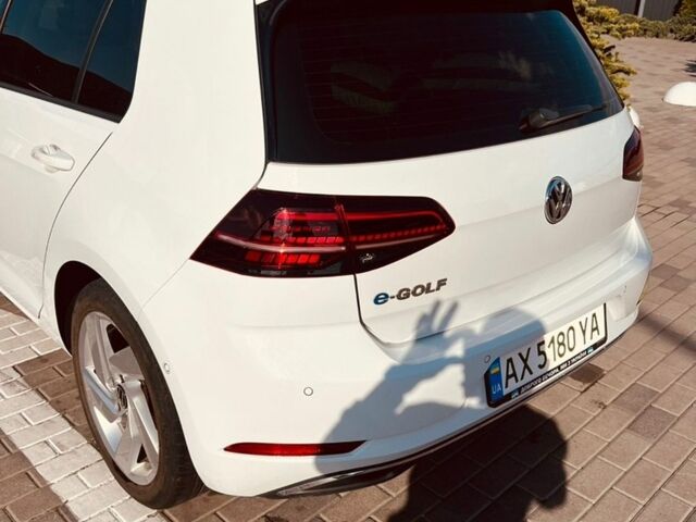 Белый Фольксваген e-Golf, объемом двигателя 0 л и пробегом 89 тыс. км за 16700 $, фото 6 на Automoto.ua