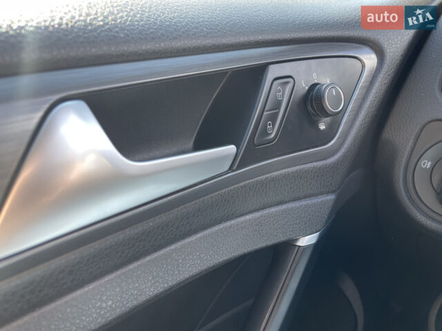 Білий Фольксваген e-Golf, об'ємом двигуна 0 л та пробігом 118 тис. км за 14200 $, фото 39 на Automoto.ua
